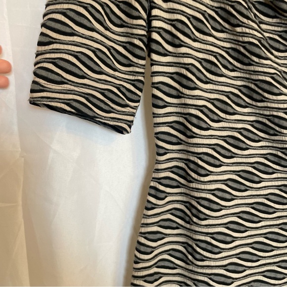 DRESS BARN Women’s Fitted Pencil Sheath Dress Black Tan Gray Wavy Pattern Size 4 - Picture 6 of 12